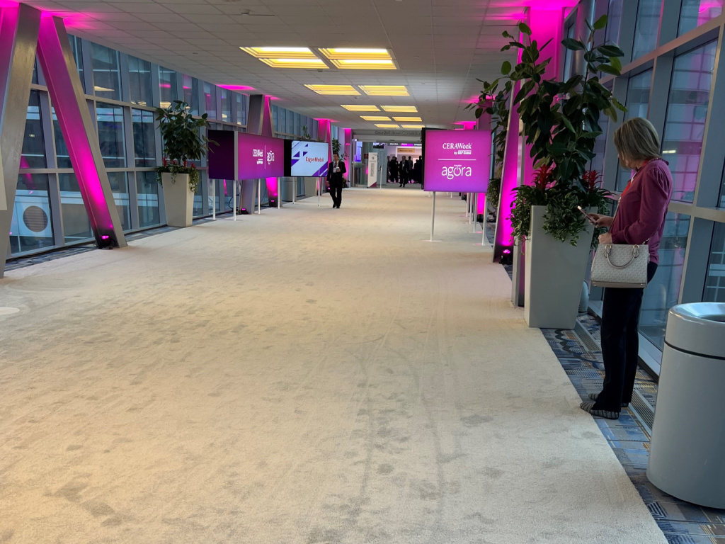 The Inside Track trade show flooring PET Carpet Skybridge 2 - blog crop